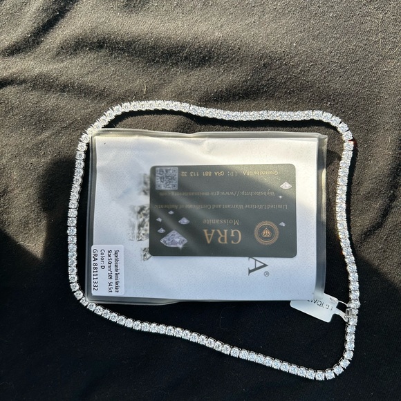 18k white gold moissanite tennis chain - Picture 8 of 10